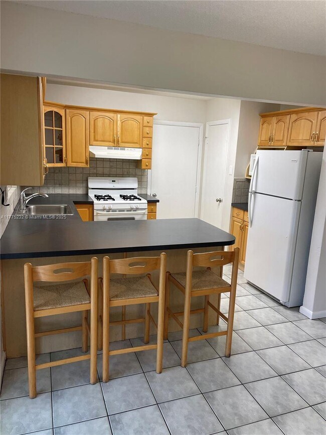 9364 SW 184th Terrace in Cutler Bay, FL - Building Photo - Building Photo