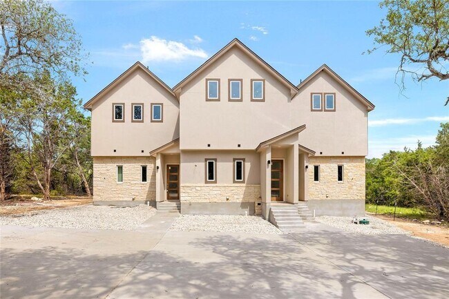 155 N Rip Ford Rd in Spring Branch, TX - Foto de edificio - Building Photo
