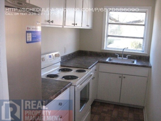 518 S Mendenhall St-Unit -Unit B in Greensboro, NC - Foto de edificio - Building Photo