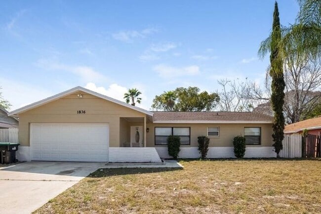 1836 Columbine Dr