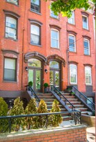 145 GRAND St in Jersey City, NJ - Building Photo
