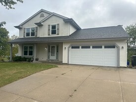 7258 Countryside Ct in Franklin, WI - Building Photo