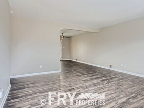 3221 S Utica St in Denver, CO - Foto de edificio - Building Photo