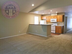 38897 Cascadia Village Dr in Sandy, OR - Building Photo - Building Photo