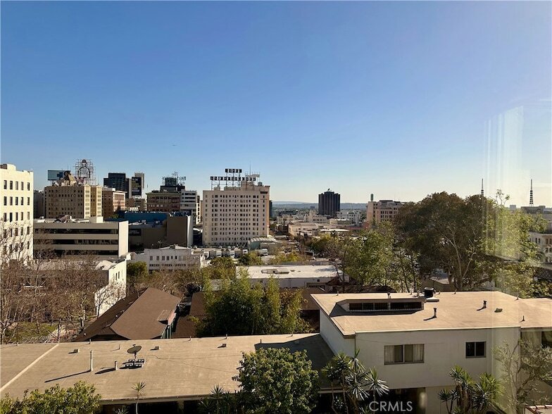 6330 Franklin Ave in Los Angeles, CA - Building Photo