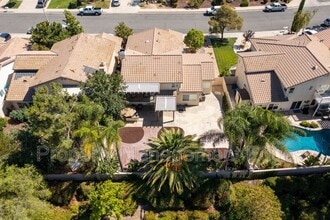 32194 Corte Del Cerro in Temecula, CA - Foto de edificio - Building Photo