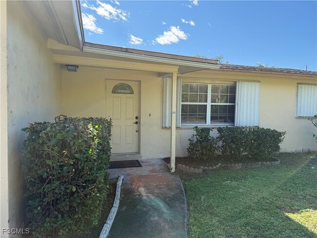 51 Lagoon Dr in North Fort Myers, FL - Building Photo - Building Photo