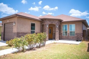 1014 Tesoro Pass in Del Rio, TX - Building Photo