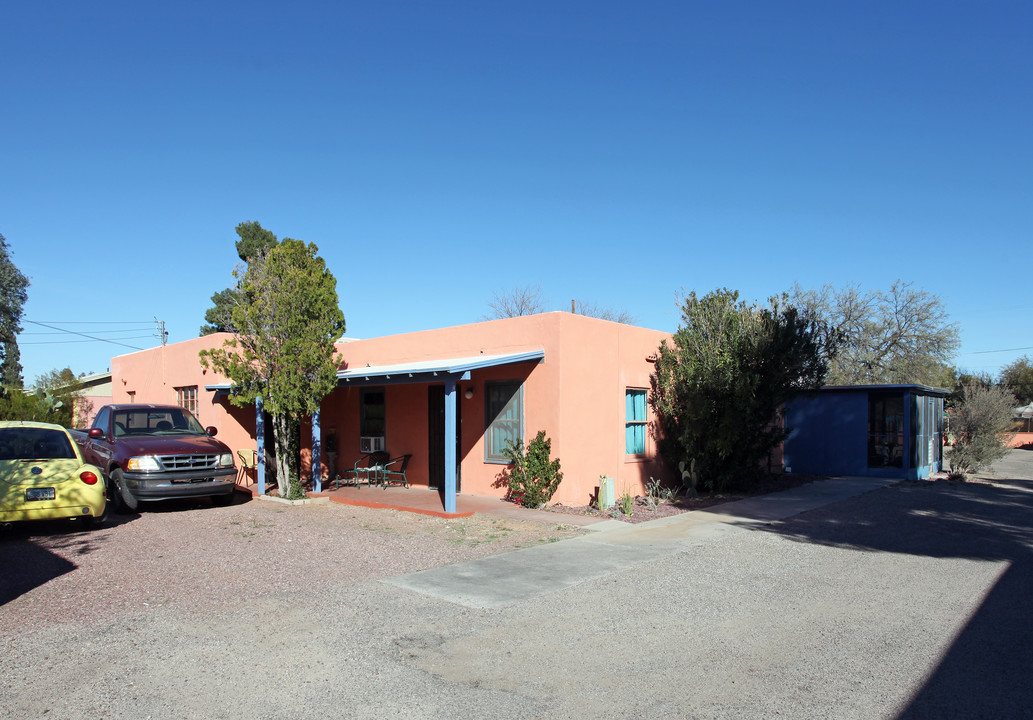 1503 E Adelaide Dr in Tucson, AZ - Foto de edificio