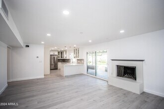 1052 E Sandpiper Dr in Tempe, AZ - Building Photo - Building Photo