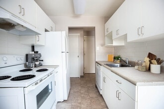 53-53 Southpark Dr in Winnipeg, MB - Building Photo - Building Photo