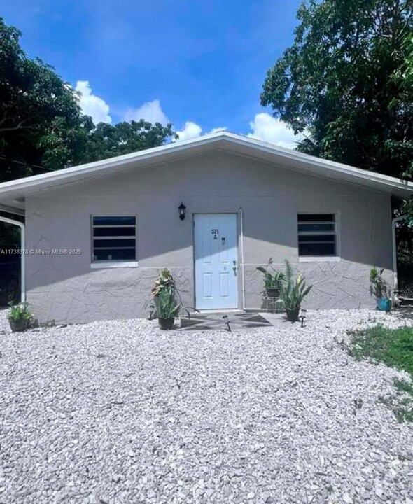 521 N 20th St in Fort Pierce, FL - Building Photo