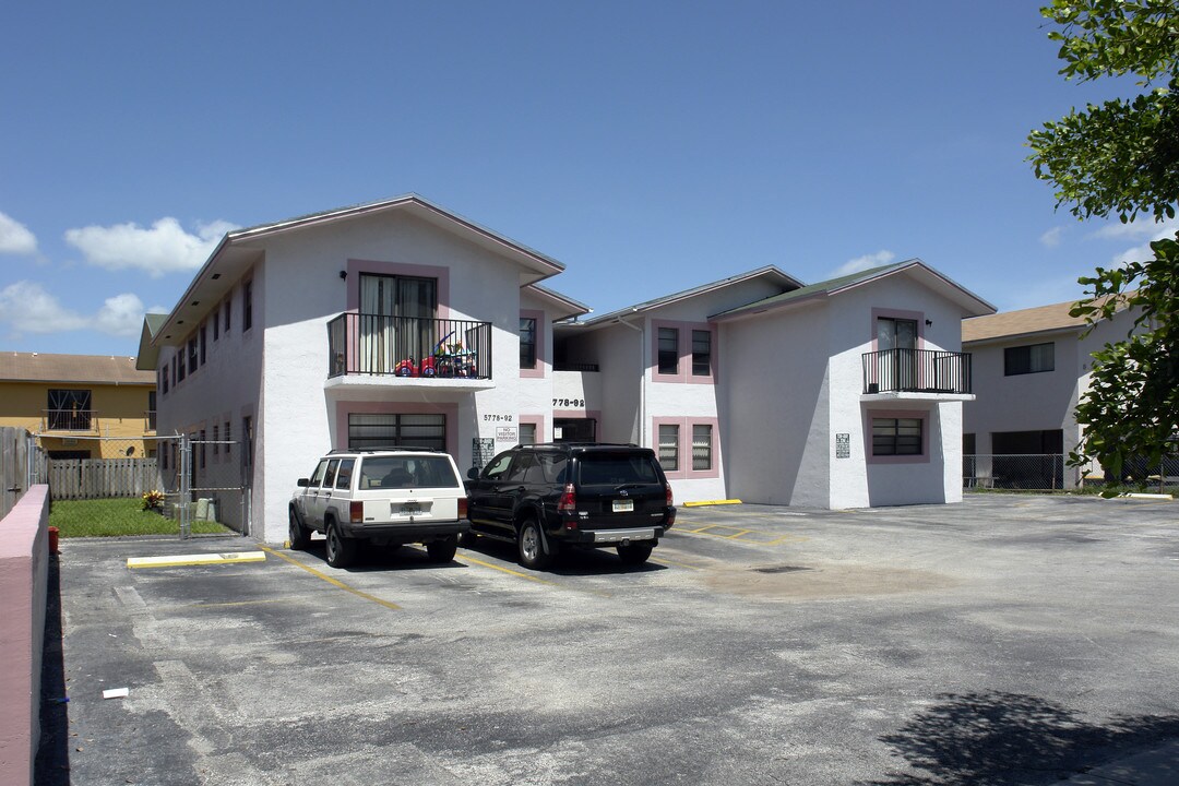 5778-5792 W 25th Ct in Hialeah, FL - Building Photo