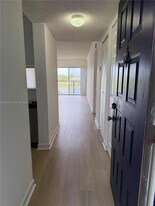 8560 N Sherman Cir in Miramar, FL - Building Photo