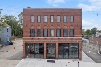 6011 Madison Rd in Cincinnati, OH - Foto de edificio - Building Photo