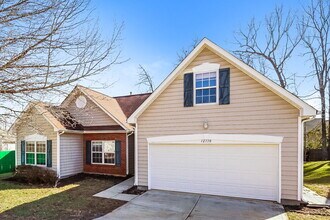 12330 Summer Creek Ln in Charlotte, NC - Foto de edificio - Building Photo