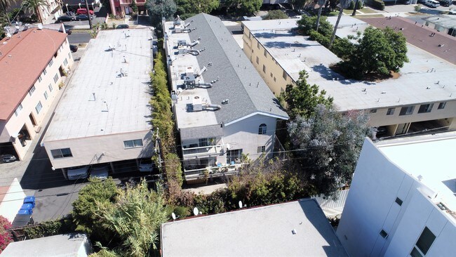 3715 Midvale Ave in Los Angeles, CA - Foto de edificio - Building Photo