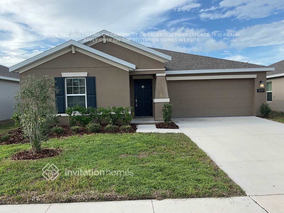 3091 Blue Bonnet Ln in Osteen, FL - Foto de edificio