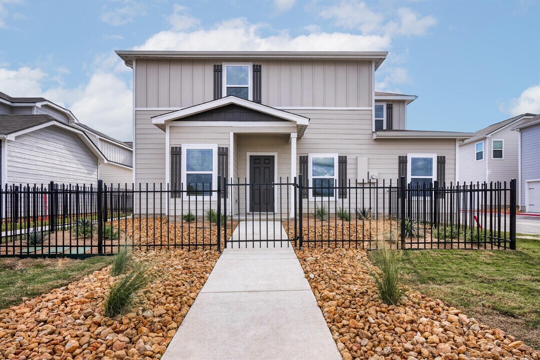 6009 Cooper Cash in San Antonio, TX - Building Photo