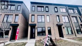 19 Rainwater Ln in Barrie, ON - Building Photo