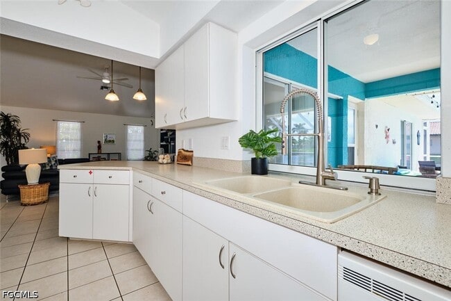 2201 SE 5th Ave in Cape Coral, FL - Building Photo - Building Photo