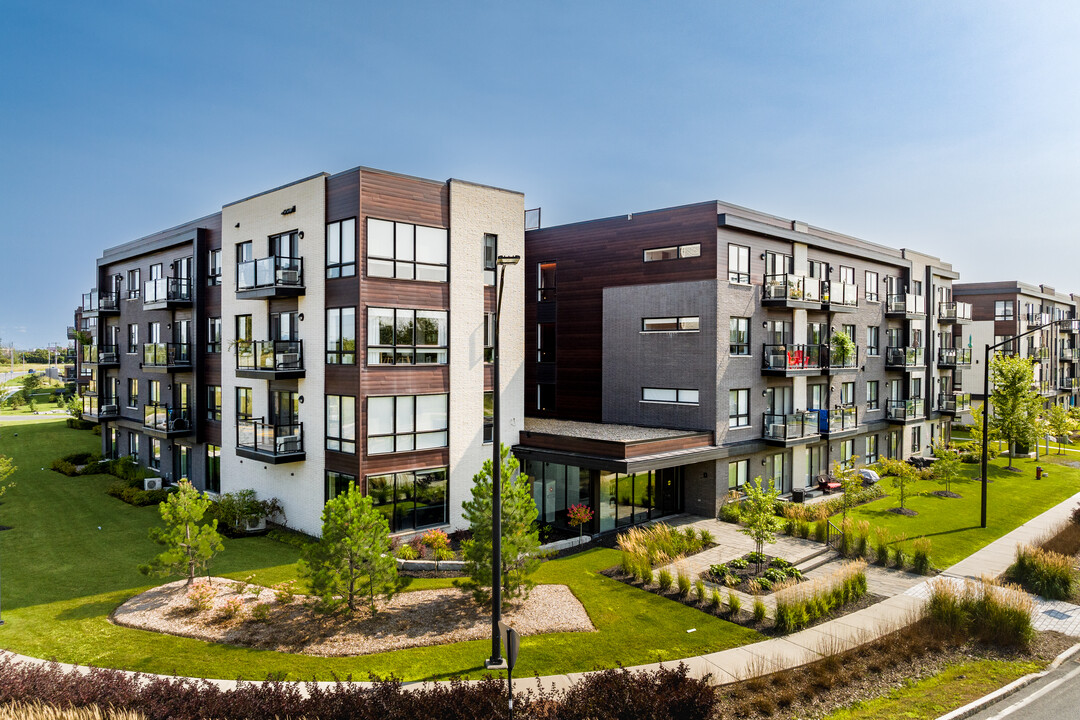 Quartier Vauquelin in Longueuil, QC - Building Photo