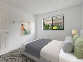 Hampton Court in Everett, WA - Foto de edificio - Building Photo