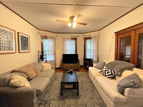 95 Bartlett St, Unit 1 in Somerville, MA - Foto de edificio - Building Photo