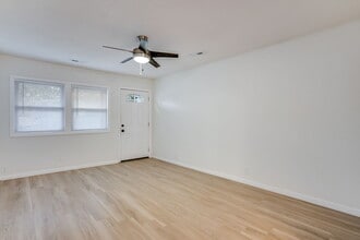422 E Funston St in Wichita, KS - Building Photo - Building Photo
