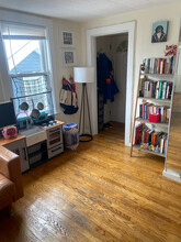 30 Hanson St, Unit 3 in Somerville, MA - Building Photo - Building Photo