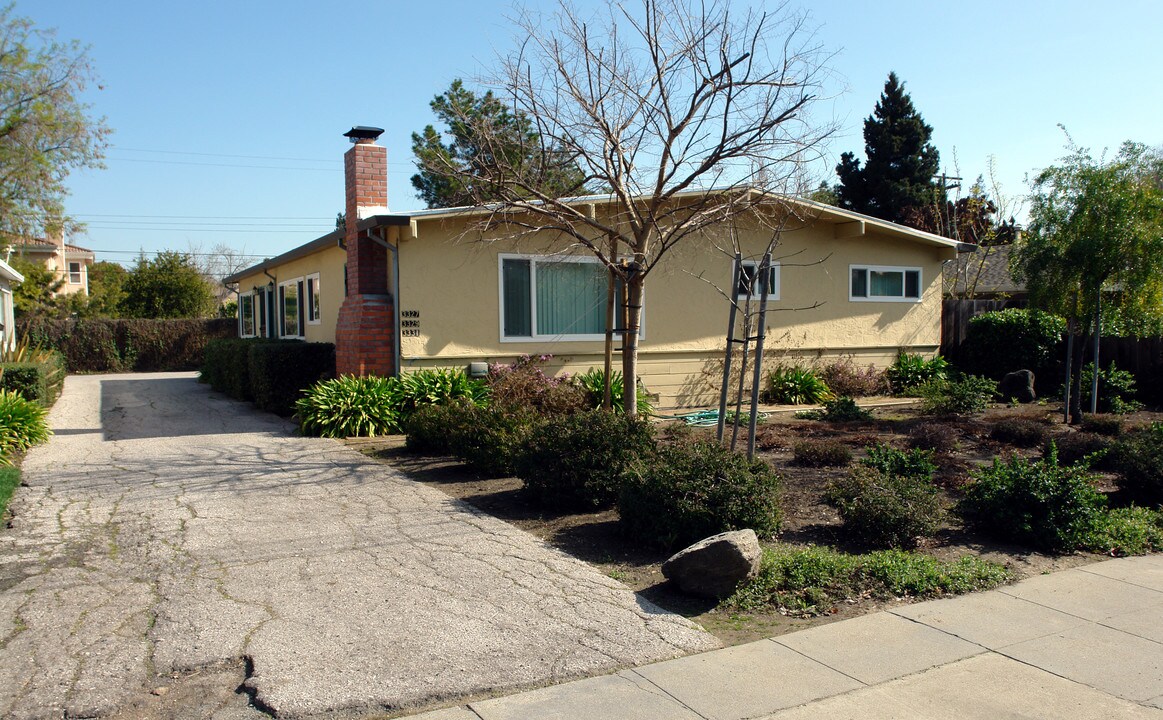 3329 Alma St in Palo Alto, CA - Foto de edificio