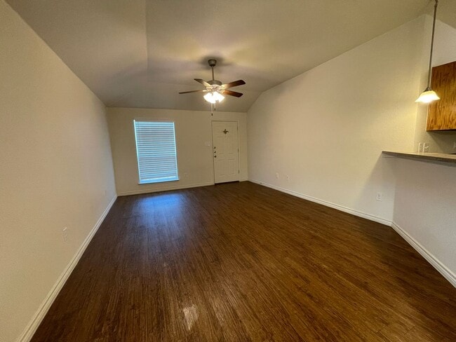 1525 Justin Lp, Unit Unit B in Killeen, TX - Foto de edificio - Building Photo