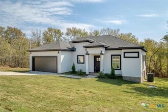 121 Diamond Head Dr in Bastrop, TX - Building Photo - Building Photo