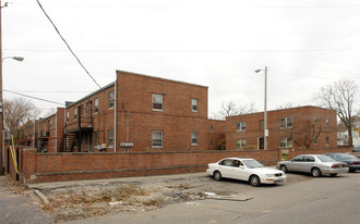 288-300 Oakwood Ave Apartments