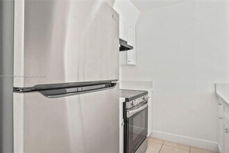 11098 SW 107th St in Miami, FL - Building Photo - Building Photo