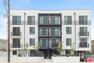 6144 Whitsett Ave in Los Angeles, CA - Building Photo