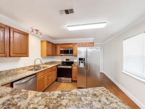 806 Fairview Dr in Fort Walton Beach, FL - Foto de edificio - Building Photo