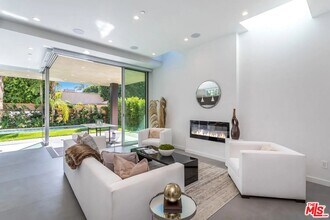 8932 Dorrington Ave in West Hollywood, CA - Building Photo - Building Photo
