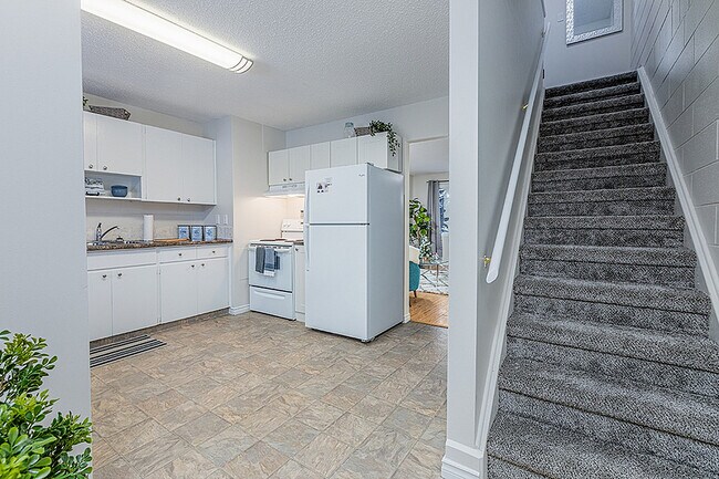 Pleasantview Townhomes in Edmonton, AB - Building Photo - Building Photo