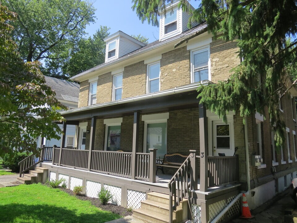 33 Maple Ave, Unit 33 Maple in Fredonia, NY - Building Photo