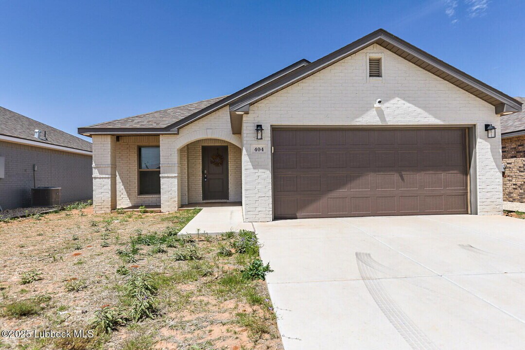 404 E 31st St in Wolfforth, TX - Foto de edificio