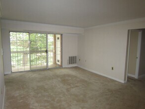 1921 Wilson Ln in McLean, VA - Building Photo - Building Photo