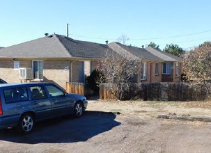 1665 Vance St in Lakewood, CO - Foto de edificio - Building Photo