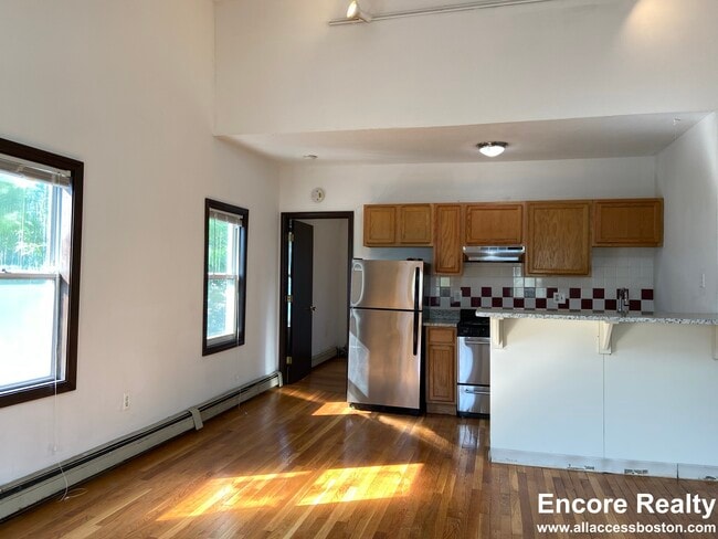 10 Shepard St, Unit #8 in Boston, MA - Foto de edificio - Building Photo