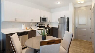 1001 S Center St in Arlington, TX - Building Photo - Building Photo