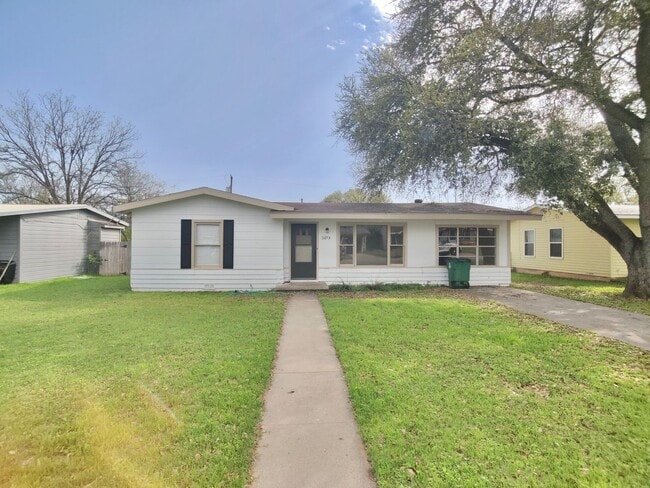 property at 2473 Culver Ave