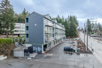 2091 Wheaton Way in Bremerton, WA - Building Photo - Building Photo