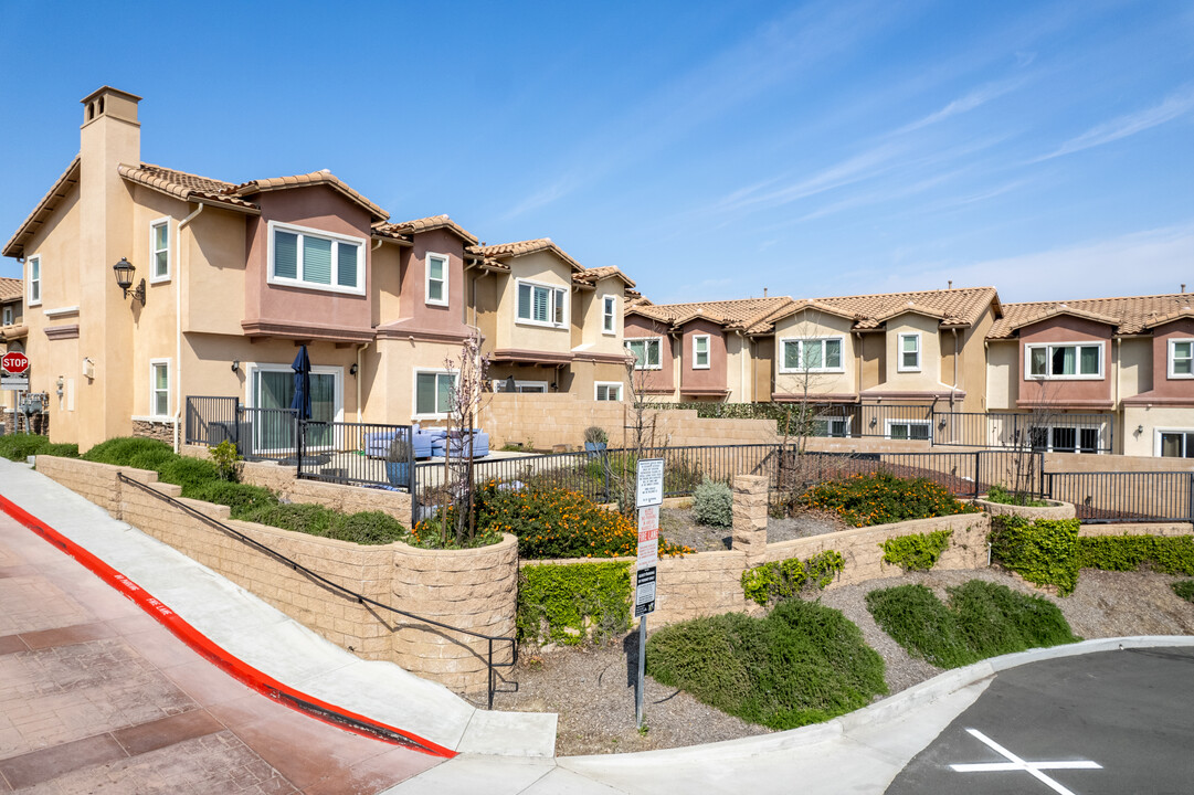 Lago Los Serranos in Chino Hills, CA - Building Photo