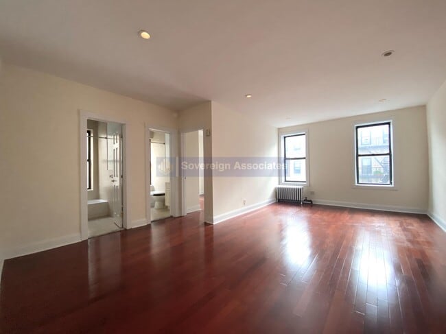 property at 20 Magaw Pl