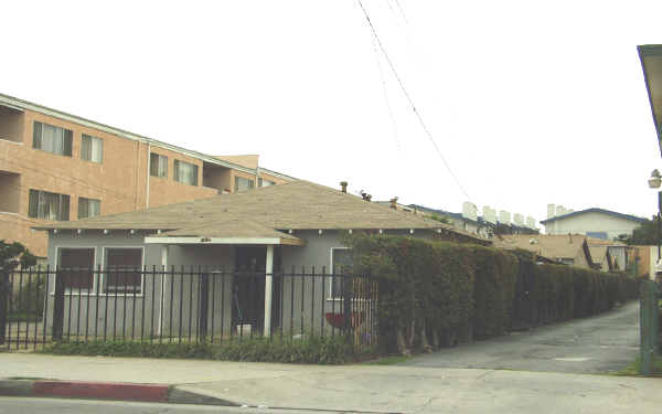 533 W Hyde Park Blvd in Inglewood, CA - Building Photo - Building Photo